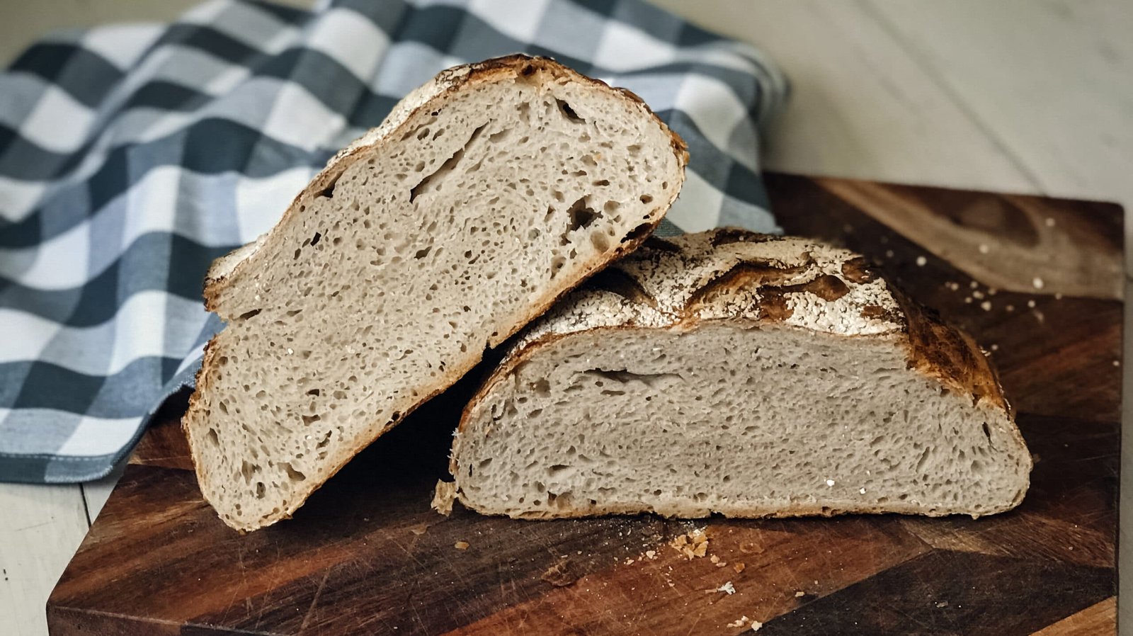 Easy No-Knead Sourdough Bread